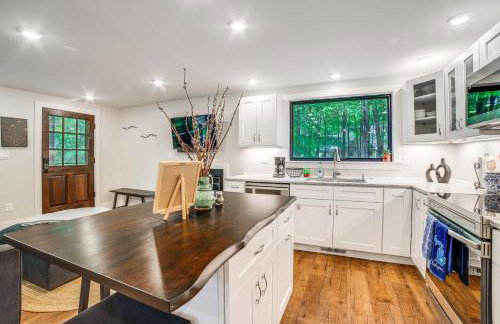 Sawyer Retreat with Fire Pit Less Than 2 Mi to Beaches! - Foto 11