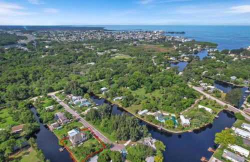 4BR Private Dock, Warm Spring Canal, Kayaks, Canoe - Photo 38