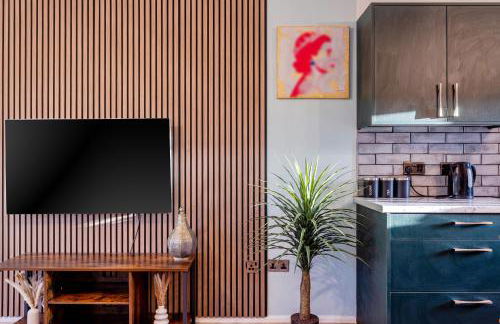 Stylish urban escape with free parking in Manchester - Foto 19