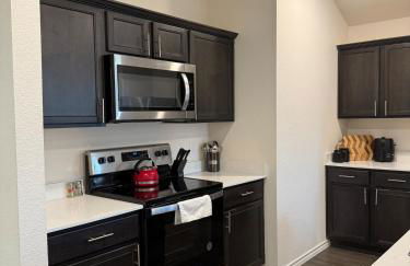 Cozy 4 Bedroom Home - Foto 17