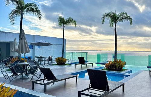 Excepcional Apartamento Vista Mar -Cloc Por do Sol na praia, frete Mar - Foto 1