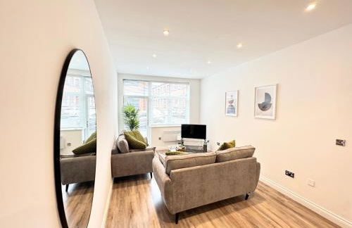STUNNING APARTMENT - 2 DOUBLE BEDROOMS - EN-SUITE - FREE ALLOCATED PARKING - JQ QUARTER - BIRMINGHAM CITY CENTRE - SLEEPS 6 GUESTS - 2 BATHROOMs - Foto 1