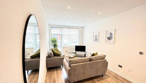 STUNNING APARTMENT - 2 DOUBLE BEDROOMS - EN-SUITE - FREE ALLOCATED PARKING - JQ QUARTER - BIRMINGHAM CITY CENTRE - SLEEPS 6 GUESTS - 2 BATHROOMs - Foto 1