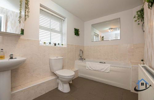 Garfield House, 3 bed house, sleeps 7, Nr Rushden Lakes, allocated parking, corporates welcome - Foto 15