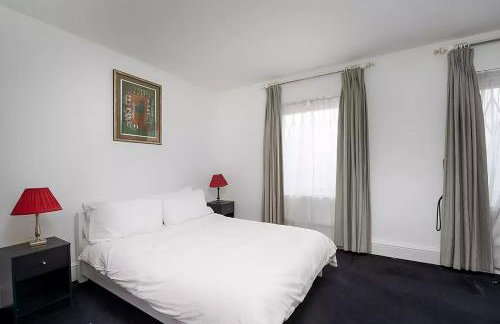 Spacious 2-bedroom Townhouse with Garden & Patio - Foto 11