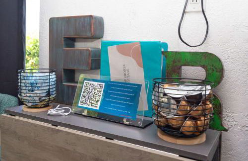 Serene Cottage Retreat Ideal for Couples & Solo Travelers - Photo 8