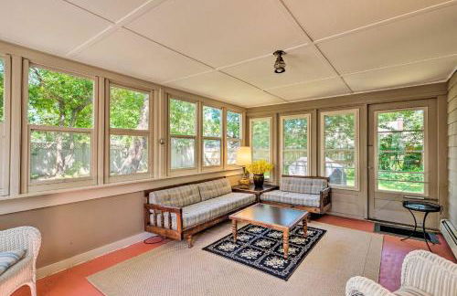 Cape Cod House with Grill and Yard - Drive to Beach! - Foto 9