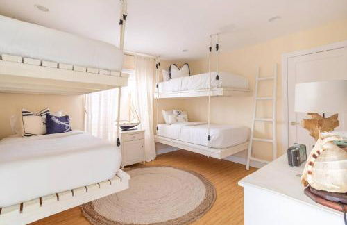 Surfside Villa by Rove Travel - Oceanfront Home with Hot Tub - Foto 32