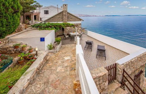 Holiday Home Starigrad Kod Senja, Obala Cr - Foto 1