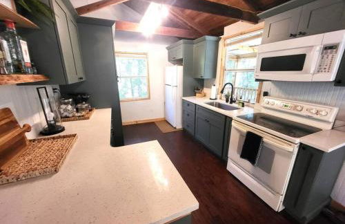 River Daze Cabin - A cozy cabin right on the river - Foto 26