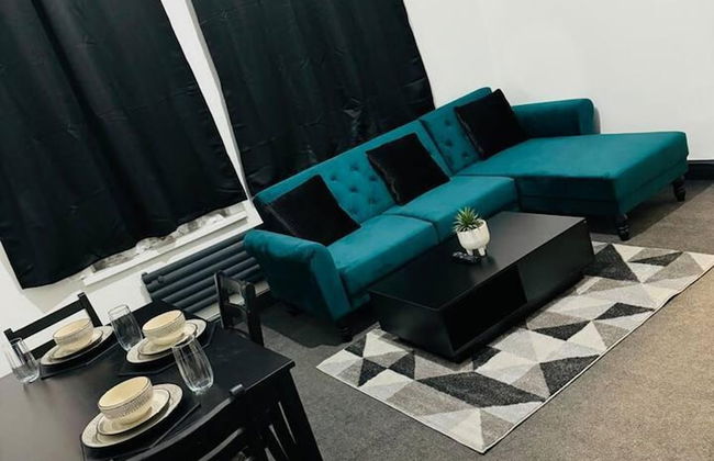 Elegant 2-bedroom Apartment Near City Centre - Foto 1