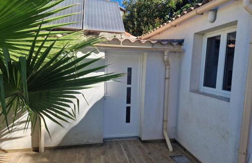 Massilia Shelter - Photo 17