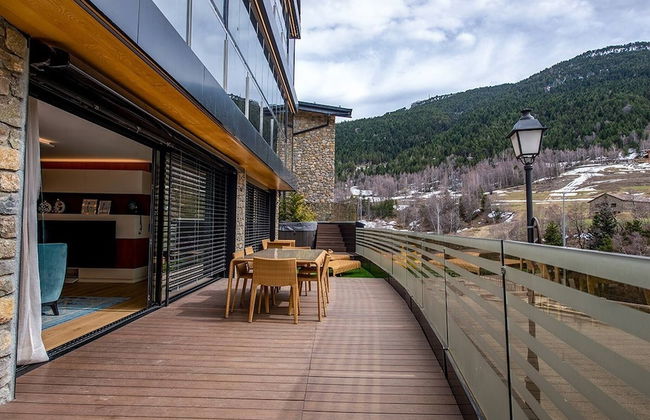 Luxury Apartment With Private Jacuzzi - Photo 16