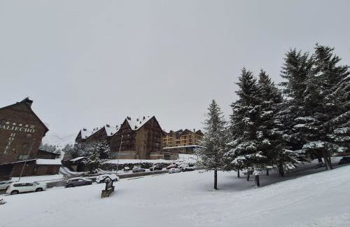 Montesqui Formigal, exclusivo ático con vistas a pistas, guardaesquis y garaje - Foto 29