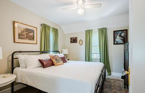 Rachel's Private Hideaway with king bed, kitchen, laundry, parking and big yard - Foto 3