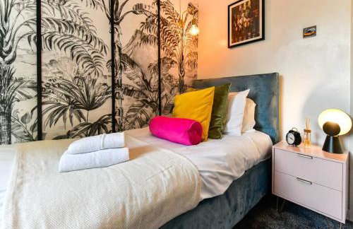 Stylish 3 Bed Home with Parking! - Photo 47