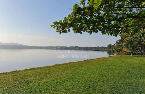 Completo apartamento em Resort na beira da lagoa - Foto 33