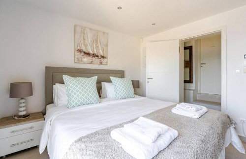 Blue Views Villa with Heated Pool and Jacuzzi - Photo 21