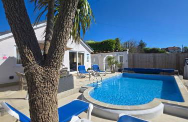 Family Bungalow with Private Pool - Photo 1