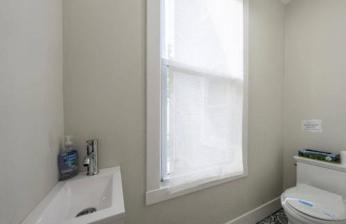 Pool House Near NYC FIFA Stay for Groups - Foto 65