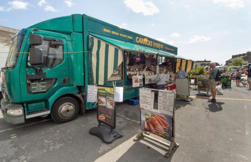 Number Three - Photo 27