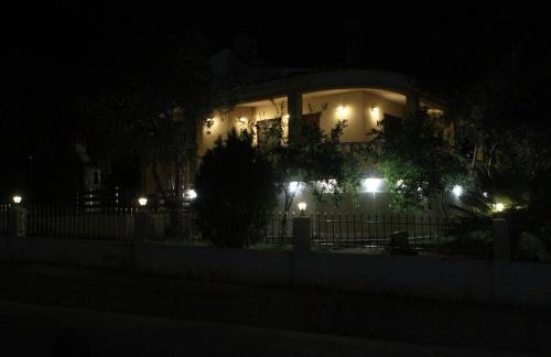 Village House - Photo 39