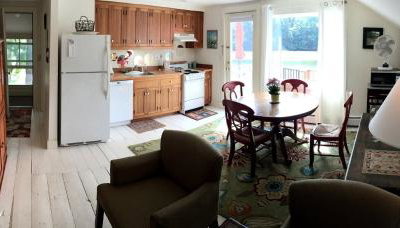 Riverfront Cabin with Beautiful Views of Housatonic River in Great Barrington, Massachusetts - Foto 3