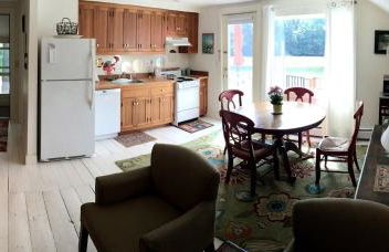 Riverfront Cabin with Beautiful Views of Housatonic River in Great Barrington, Massachusetts - Foto 3