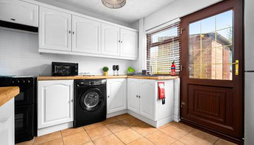 Three Bedroom House - Garden Space - Parking Included - Netflix Access - Parking - 74B - Foto 5