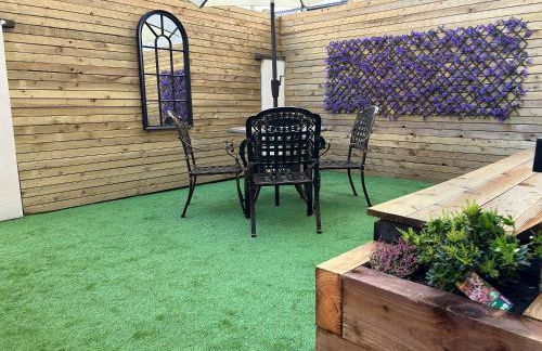 Beachfront Apartment 3 Bedrooms Sleeps 7 - Gateway to the Lake District - Newly Refurbished - Foto 5