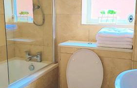 Modern luxury 3-bedroom guesthouse in Wigan - Foto 6