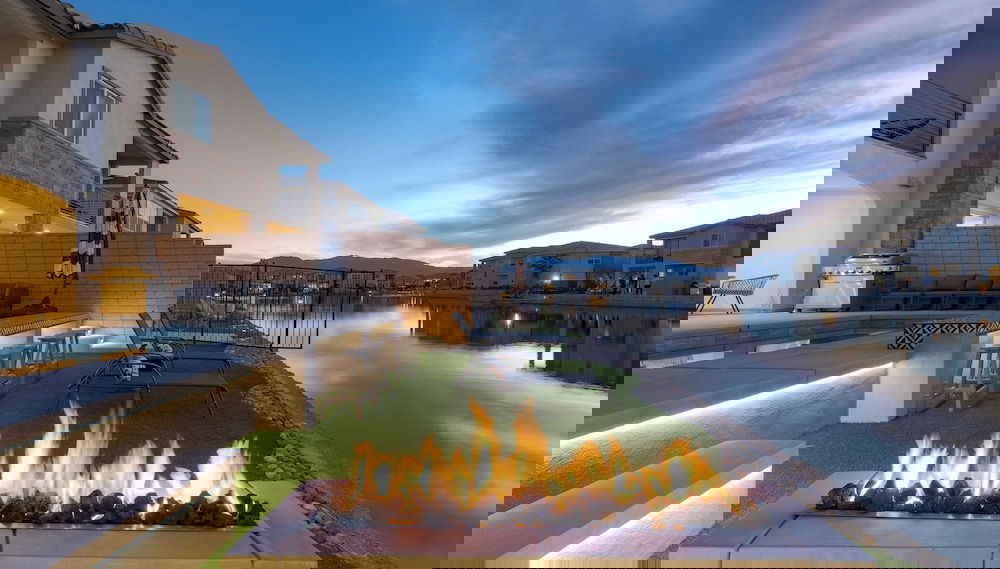 Lakefront w/ Private Pool, Great for Festival Season Lago Luxe by Avantstay - Foto 1, Interni