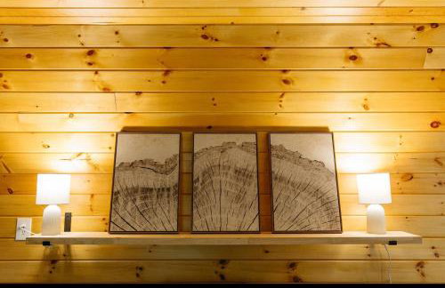 "Lumber Lodge" - Comfy & Woodsy Stay in RRG/Auxier - Foto 6