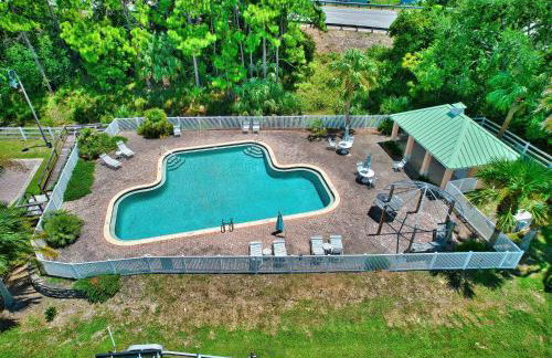 Riverfront Carrabelle Home with Furnished Patio! - Foto 31