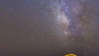 Blue And Gold Cozy Home - Photo 2