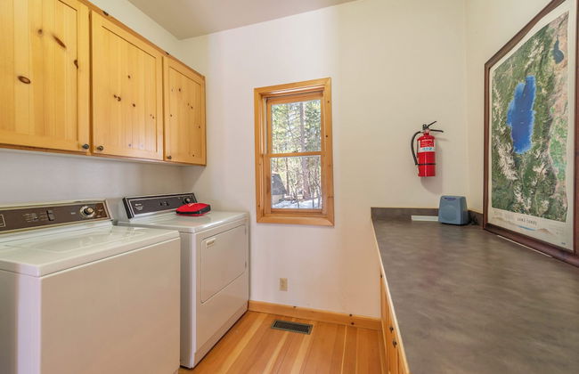 Private Cozy and Central Cabin with Deck by Sierra Getaways - Foto 16