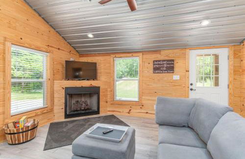 Modern Cabin in the Woods with Hot Tub - Photo 9