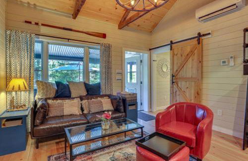 Lakefront Cottage with Dock, Hot Tub and Fire Pit - Foto 14