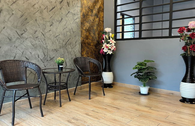 The Loft Living Space - Photo 8