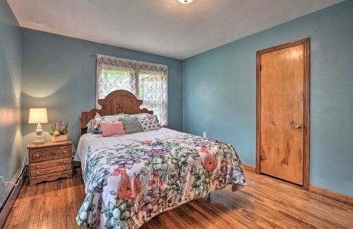 Cozy Family Home with Kayaks, Dock and Fire Pit! - Foto 15