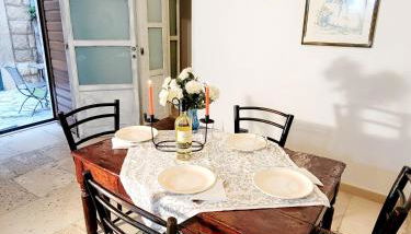 GIOVINAZZO HISTORIC APULIA old town stone house with private patio - Foto 3