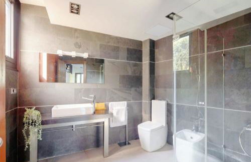 Villa moderna con terrazas jardin privado - Foto 15