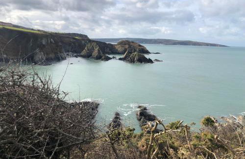 Lofthouse - secluded quirky cottage with sea views! - Photo 50