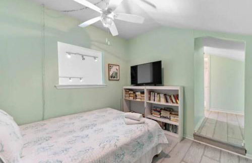 Texas vacation home with huge yard and pool, close to beach - Foto 17