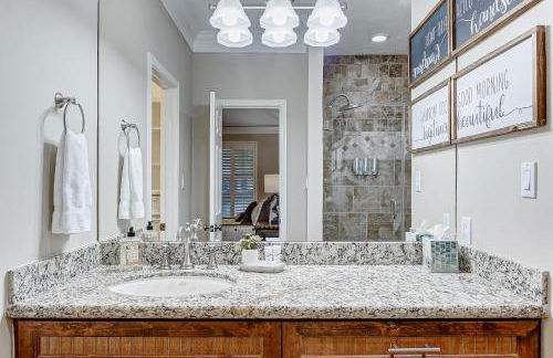 Best of Lake Conroe - Sleeps 16 - Lakefront Memories - Photo 20