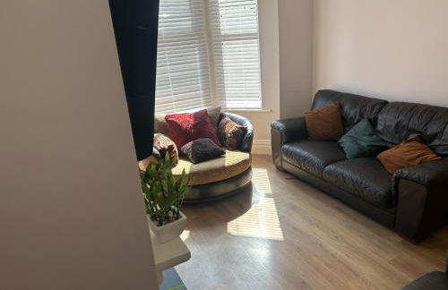 Entire Seaside Home 6 Private BedRooms Sleeps 10,4 Minute Walk To Station - Foto 40