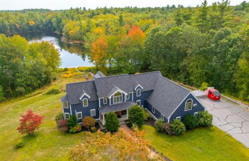 Maine Pondfront Home Sleeps 22 - Pool & Hot Tub - Photo 70