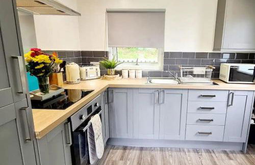 Cosy Hideaway Lodge in Glan Gwna - Photo 1