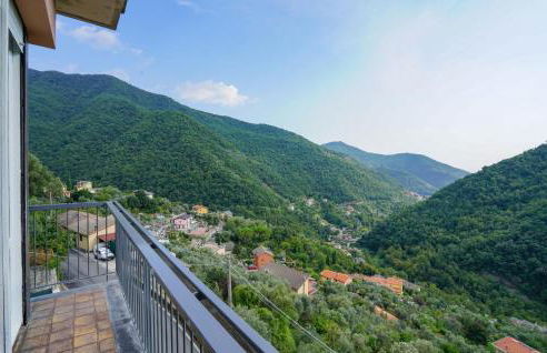 3 Bedroom Amazing Apartment In Avegno - Foto 18