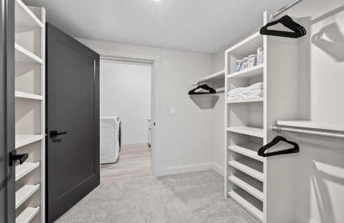 Plush & Roomy - Perfect for All Ages near KU & KC - Photo 27